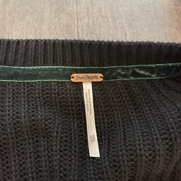Free People Cropped Wide Sleeve Black Sweater XS SO SOFT - Picture 3 of 4
